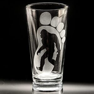 BIGFOOT FOOTPRINT Engraved Pint Glass | Great Gift Idea for Big-Foot Yeti Sasquatch Hunters & Enthusiasts!